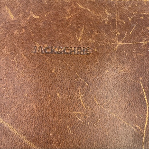 Jack & Chris Mens or Women’s  Brown Leather Crossbody Bag with Multiple Pockets - Picture 5 of 14